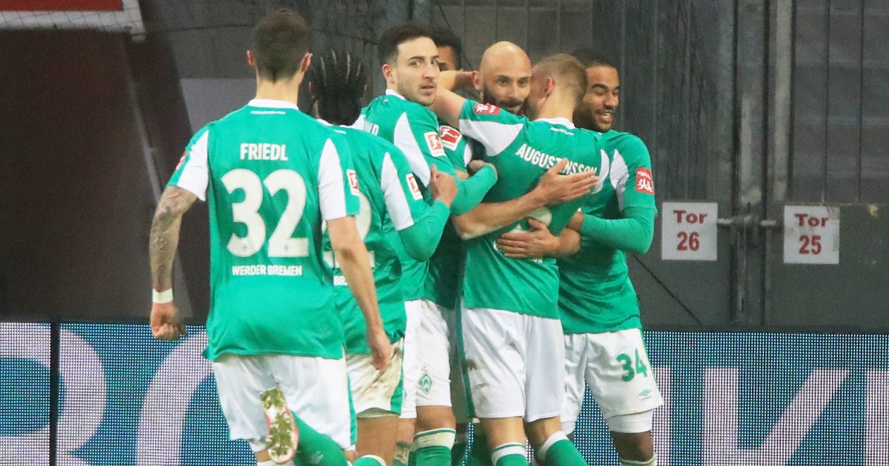 Bremen Spieler bejubeln Treffer gegen Leverkusen