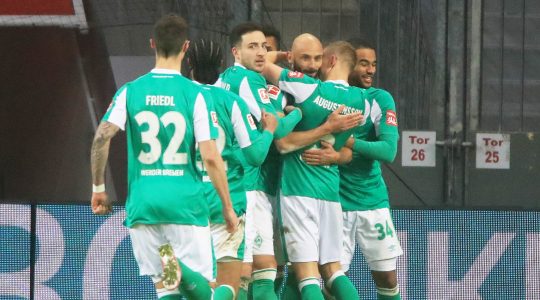 Bremen Spieler bejubeln Treffer gegen Leverkusen